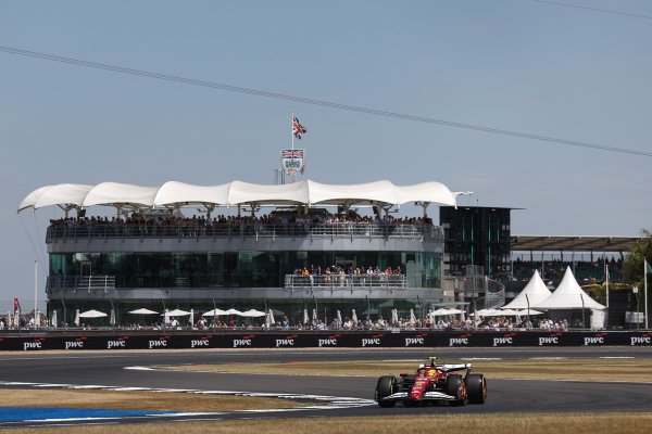 智赢策略 英国大奖赛FP1：汉密尔顿居首，诺里斯紧随其后